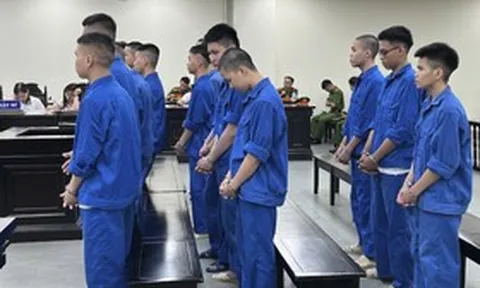Hai nhóm "quái xế" hỗn chiến bằng gạch đá trên quốc lộ, thiếu niên 17 tuổi tử vong