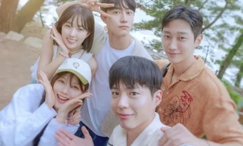 Loạt sao Hàn đình đám liên tục hội ngộ, gợi nhớ thời hoàng kim của Kdrama