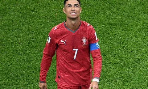 Tuyển Bồ Đào Nha dậy sóng vì Ronaldo