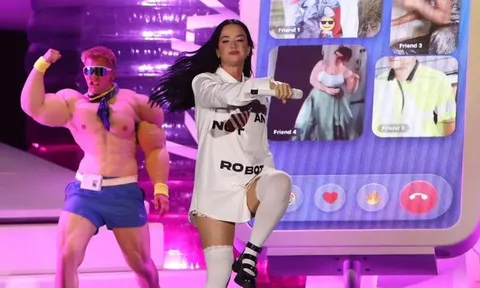 Katy Perry công khai 'khịa' Orlando Bloom và dàn tình cũ ngay trên sân khấu