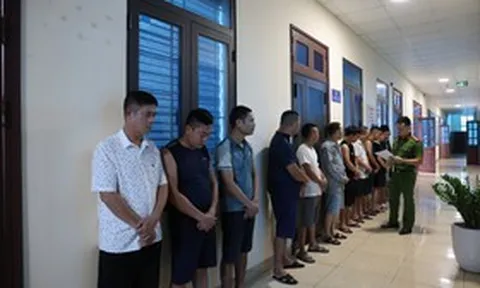 Bắt quả tang nhóm đối tượng tổ chức đánh bạc dưới hình thức chơi liêng, thu giữ gần 80 triệu đồng