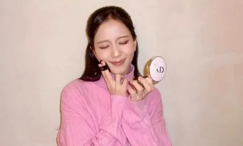 Jisoo (BLACKPINK) khiến dân mạng trầm trồ khi khoe visual trong trẻo