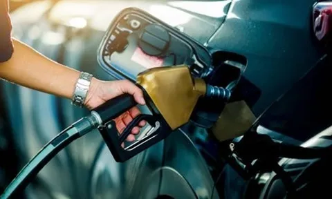 Giá xăng ở Nga đang tăng tốc, chính phủ tìm kiếm biện pháp ổn định thị trường
