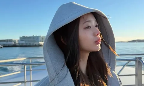 Jang Won Young (IVE) gây chú ý với vẻ ngoài mộc mạc, khoe vòng eo con kiến gây trầm trồ