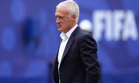 Deschamps bất ngờ tạm rời tuyển Pháp