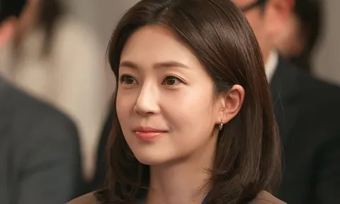 Sao nữ đình đám Baek Jin Hee thay đổi hoàn toàn sau đêm say nhớ đời