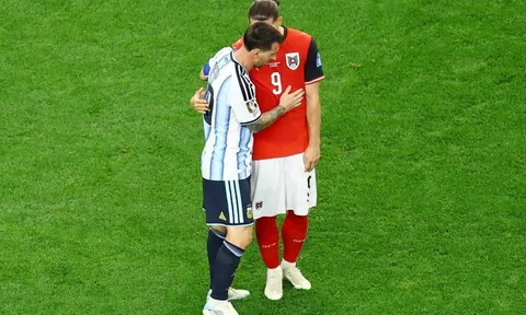 Nghi vấn Messi từ chối tặng áo đấu cho cựu sao MU
