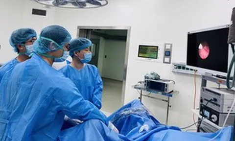 Lén cho con ăn xôi, uống sữa trước giờ mổ, người mẹ suýt hối hận cả đời