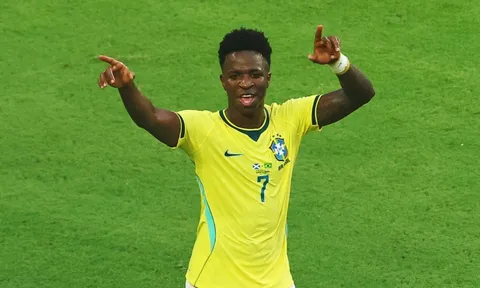 Vinicius sánh ngang hàng loạt huyền thoại Brazil