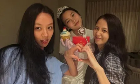 Hyeri khoe ảnh du lịch cùng Jisoo và Jung Ho Yeon, mặt mộc vẫn khiến fan xuýt xoa