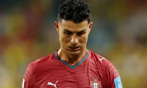 Ronaldo lu mờ trước James Rodriguez