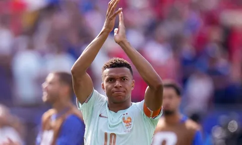 Ronaldo gọi Mbappe là người kế thừa