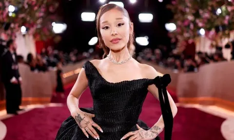 Ariana Grande bị bắt gặp đi cùng bạn trai cũ sau khi chia tay Ethan Slater