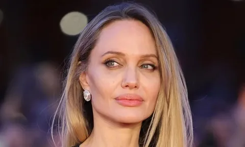 Angelina Jolie tiết lộ chuyện hẹn hò sau gần 10 năm ly hôn Brad Pitt