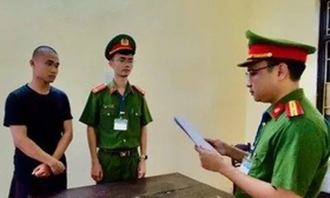 "Hô biến" hóa chất thành sữa tắm, dầu gội giả thương hiệu nổi tiếng, cặp đôi cầm đầu bị khởi tố