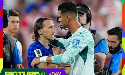 Khoảnh khắc World Cup: Cái ôm của Ronaldo và Modric