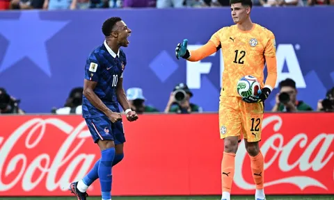 Mbappe ăn mừng khiêu khích