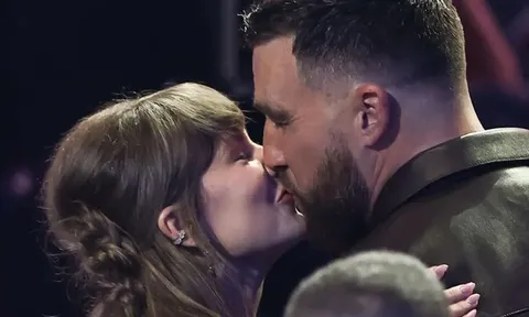Taylor Swift và Travis Kelce đọc lời thề gần 20 phút trong hôn lễ