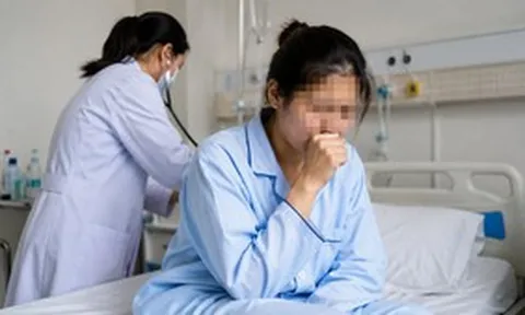 Mua thuốc chữa ho theo người quen mách, cô gái uống cả thuốc chữa tiểu đường