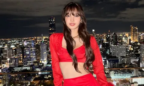 Lisa (BLACKPINK) khoe nhan sắc nổi bật, visual như búp bê gây sốt mạng xã hội