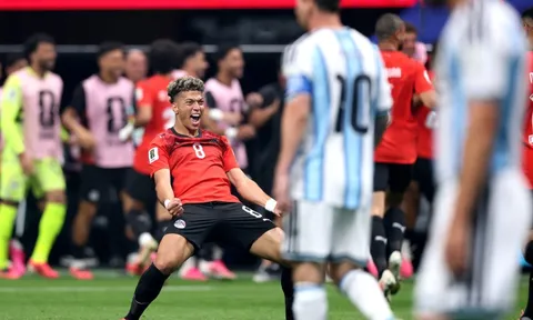 Ăn mừng trước mặt Messi, cầu thủ Ai Cập trả giá đắt