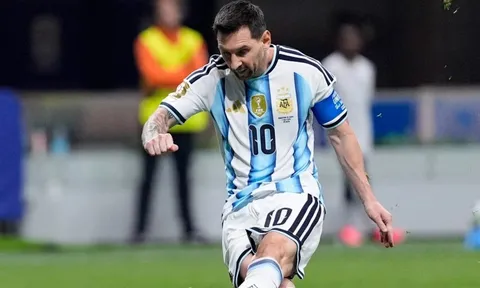 Messi tạo kỷ lục sút hỏng phạt đền