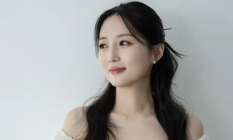 Kim So Young gây sốt với biểu cảm hạnh phúc khi 'hẹn hò trai trẻ'