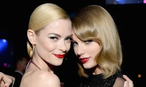 Lý do con đỡ đầu của Taylor Swift vắng mặt trong lễ cưới