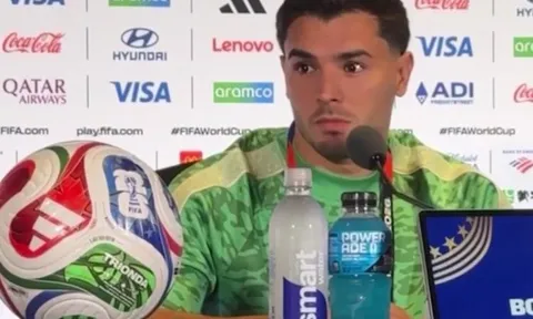 Diaz 'đứng hình' vì sự cố hy hữu tại World Cup