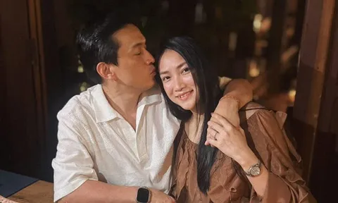 Lam Trường tình tứ bên vợ kém 17 tuổi ở Hội An