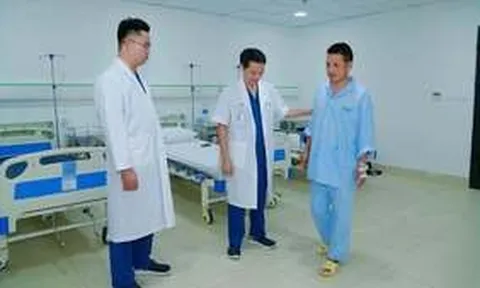 14 năm bước đi trong đau đớn và cuộc hồi sinh ngoạn mục sau 60 phút trên bàn mổ