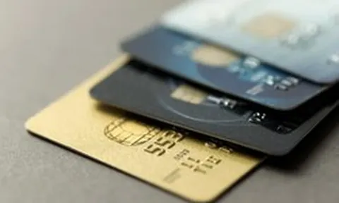 Phí chuyển đổi trả góp thẻ tín dụng tại ngân hàng nào thấp nhất hiện nay?