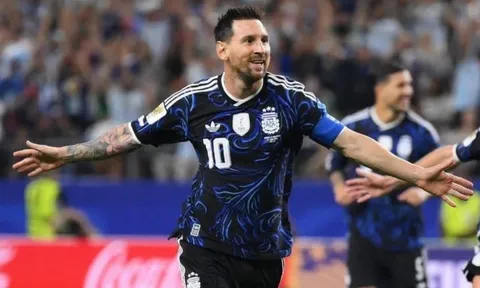 Sự thật vụ Argentina đòi mặc áo sân khách trước Anh