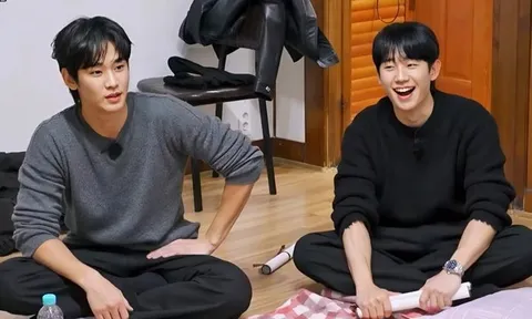 Jung Hae In phản ứng khi Kim Soo Hyun tái xuất sau 1 năm