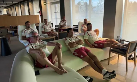 Bức ảnh gần 5 triệu view của Mourinho giữa trận Pháp - Tây Ban Nha
