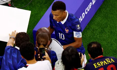 Mbappe bỏ vào đường hầm sau khi thua Tây Ban Nha