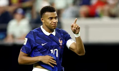 Mùa trắng tay của Mbappe