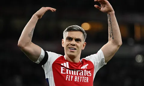 Trossard rời Arsenal