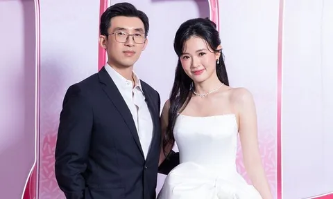 Vợ chồng Midu tình tứ giữa sự kiện, loạt khoảnh khắc ngọt ngào khiến fan 'tan chảy'