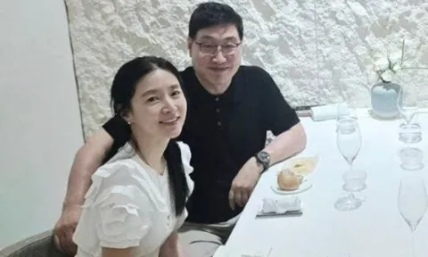 'Nàng Dae Gang Geum' Lee Young Ae trẻ đẹp bên ông xã U80