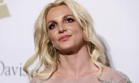 Britney Spears tiếp tục úp mở chuyện sinh con ở tuổi 44