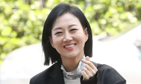 Jang Yoon Jung lần đầu lộ diện sau ồn ào liên quan đến mẹ ruột