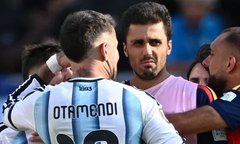 Otamendi nổi nóng với Rodri