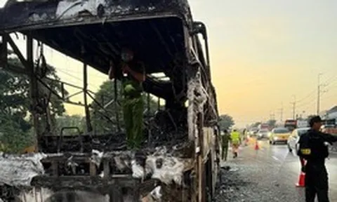 Xe khách bốc cháy trên Quốc lộ 1 qua TP. Đồng Nai, 7 người tử vong