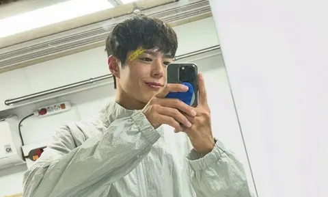 Park Bo Gum công bố loạt ảnh đặc biệt