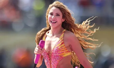 Shakira gây choáng với bộ trang phục đính hơn 200.000 viên pha lê tại chung kết World Cup 2026