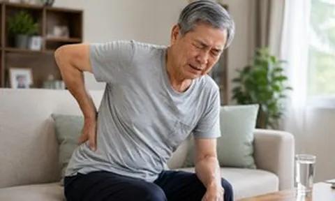 Âm thầm chịu đau 6 tháng vì sợ phiền con, cụ ông bỏ lỡ cơ hội điều trị vàng