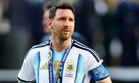 Argentina 'thỉnh cầu' Messi