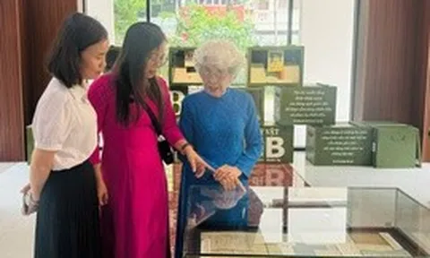 'Thanh xuân gửi lại': Lưu giữ ký ức và tri ân thế hệ cán bộ đi B