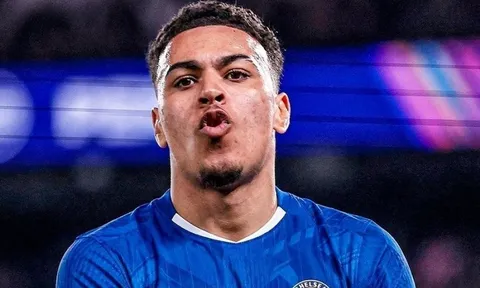 'Cơn điên' mua sắm của Premier League